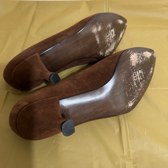 STUART WEITZMAN Suede Kitten Heels, 6.5 Women’s - Picture 3 of 9